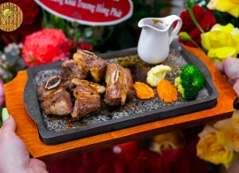 Ăn Gì Khi Đi Họp Mặt Gia Đình? Gợi Ý Nhà Hàng Phù Hợp Tại TP.HCM