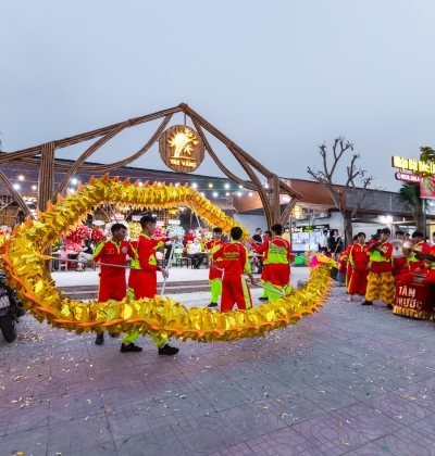 NHÀ HÀNG TRE VÀNG